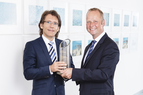 SAUREN's Entrepreneur of the Year 2013 Award to Sartorius CEO Joachim Kreuzburg
