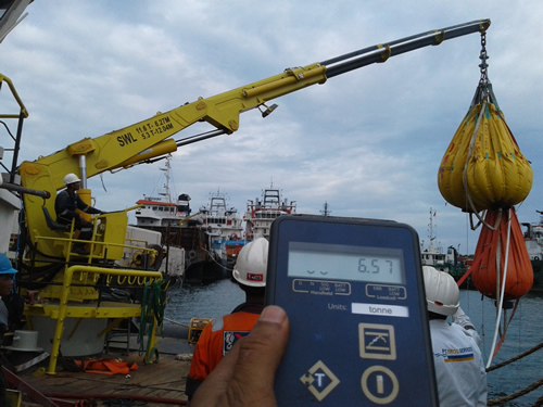 Straightpoint Load Cell Combines with Water Bags at Indonesia Shipyard